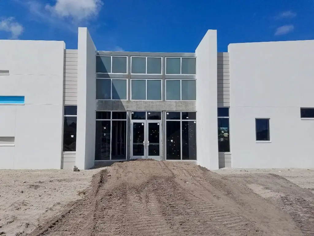 Ventanas de impacto tipo casement en una propiedad de lujo en Boca Raton